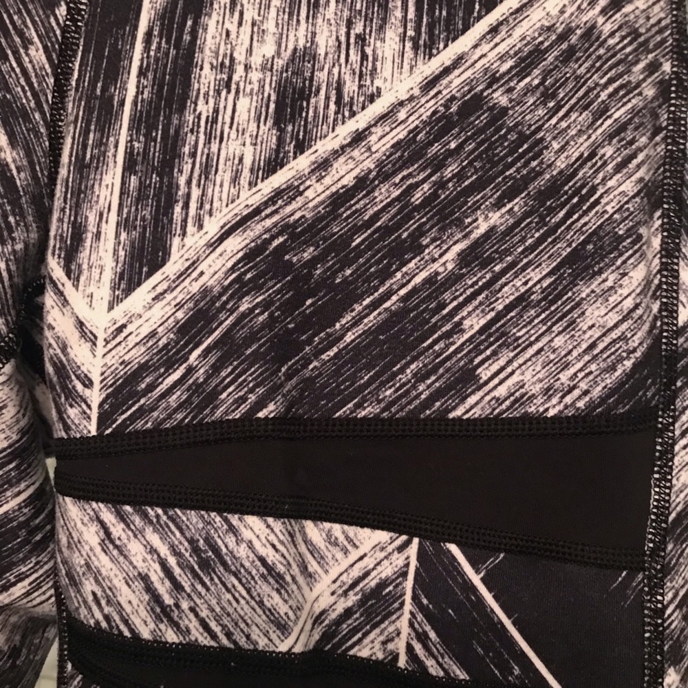 Lululemon size 6 Wunder Under legging